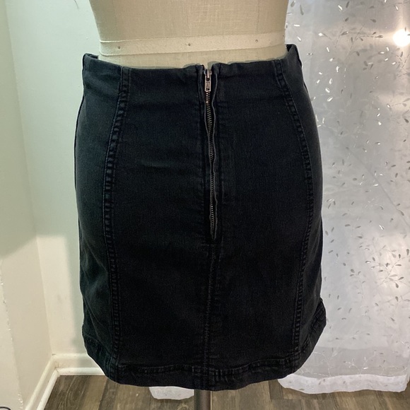 Black Denim pencil skirt - Picture 3 of 6